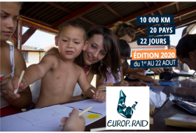 Raid humanitaire en Europe de L'Est pour apporter des fournitures scolaires à des écoles défavorisées