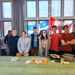 Groupe lors de la distribution/vente de Pancakes